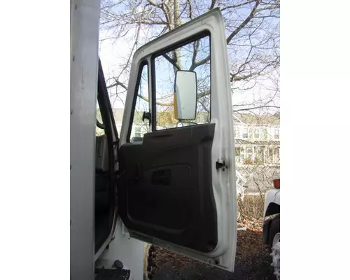 INTERNATIONAL 4400 CAB