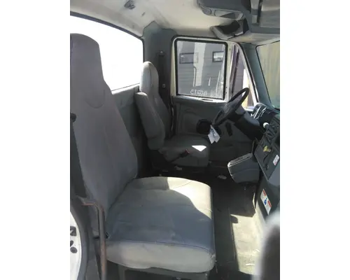 INTERNATIONAL 4400 CAB