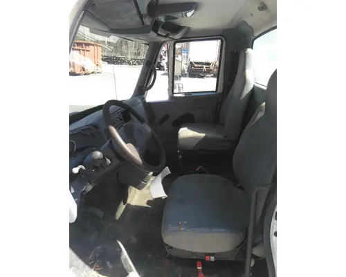 INTERNATIONAL 4400 CAB