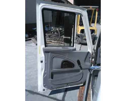 INTERNATIONAL 4400 CAB