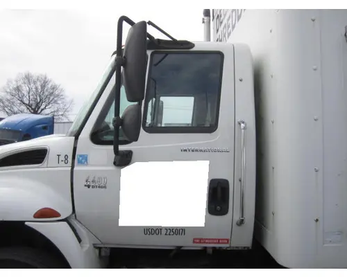 INTERNATIONAL 4400 CAB
