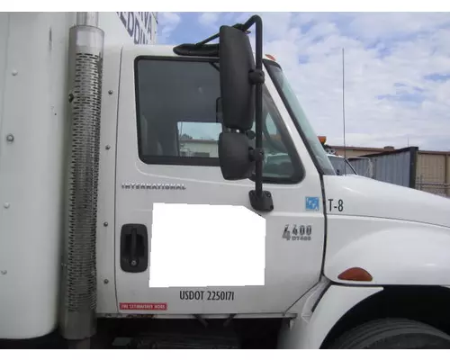 INTERNATIONAL 4400 CAB