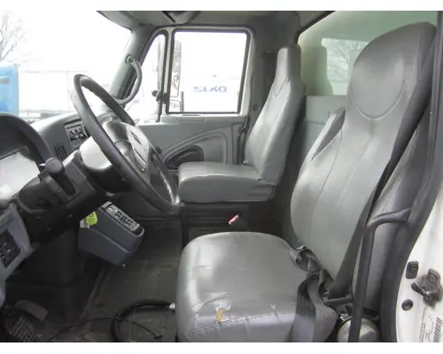 INTERNATIONAL 4400 CAB