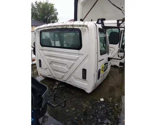 INTERNATIONAL 4400 CAB