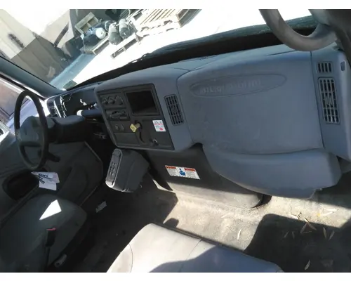 INTERNATIONAL 4400 CAB