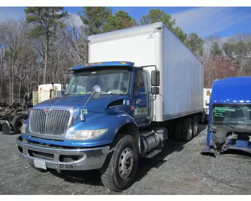 INTERNATIONAL 4400 CAB