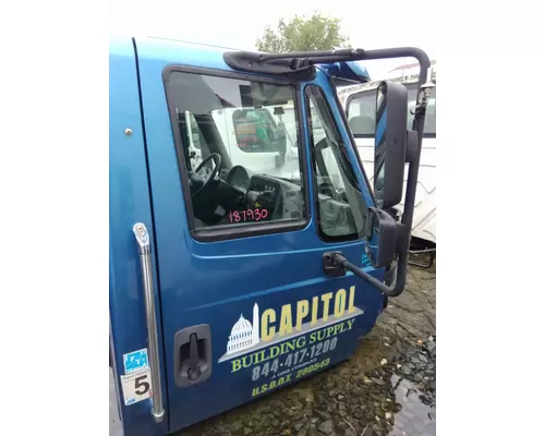 INTERNATIONAL 4400 CAB