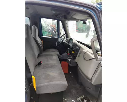 INTERNATIONAL 4400 CAB