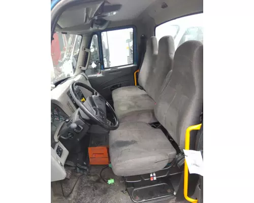 INTERNATIONAL 4400 CAB