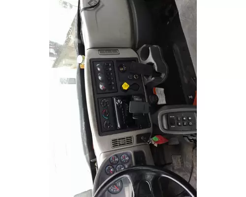 INTERNATIONAL 4400 CAB