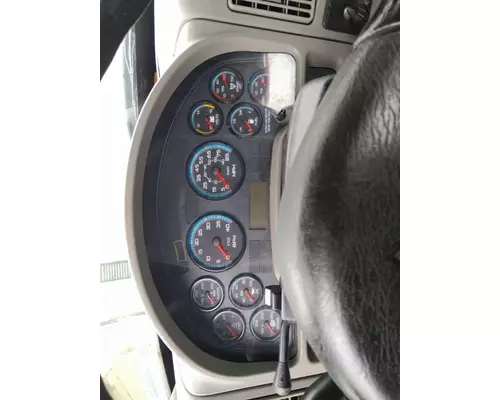 INTERNATIONAL 4400 CAB