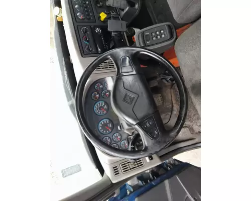 INTERNATIONAL 4400 CAB