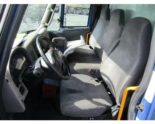 INTERNATIONAL 4400 CAB
