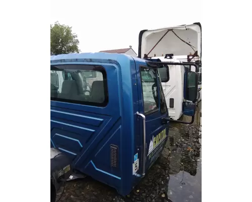 INTERNATIONAL 4400 CAB