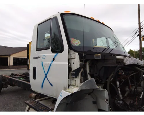 INTERNATIONAL 4400 CAB