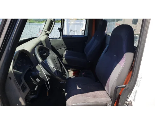 INTERNATIONAL 4400 CAB