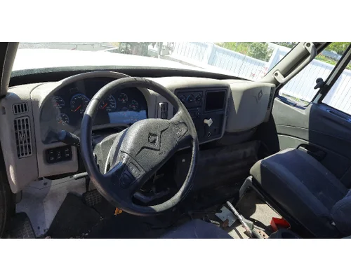 INTERNATIONAL 4400 CAB