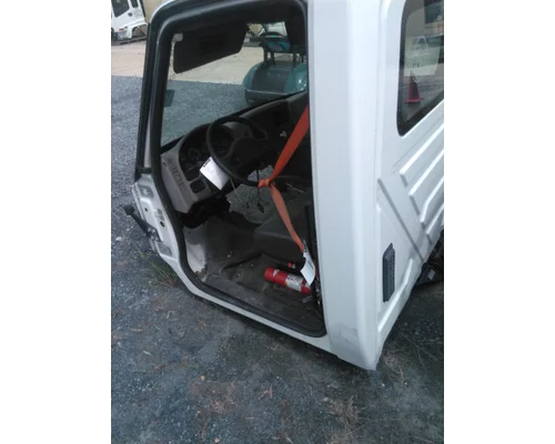 INTERNATIONAL 4400 CAB