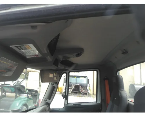 INTERNATIONAL 4400 CAB