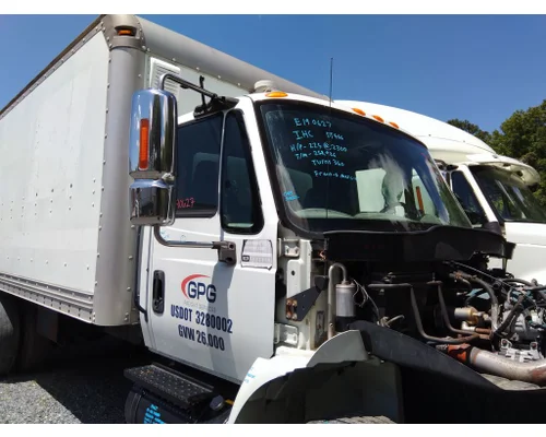 INTERNATIONAL 4400 CAB