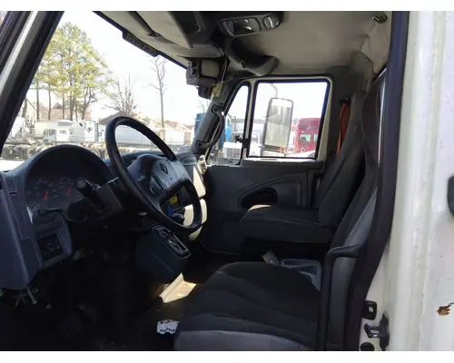 INTERNATIONAL 4400 CAB
