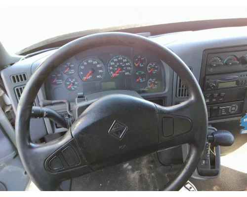 INTERNATIONAL 4400 CAB