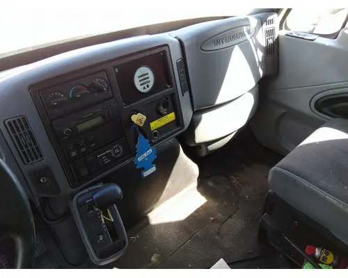 INTERNATIONAL 4400 CAB