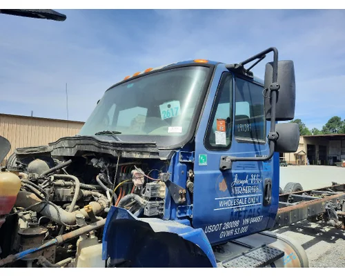 INTERNATIONAL 4400 CAB