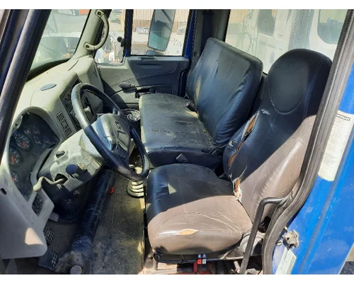 INTERNATIONAL 4400 CAB