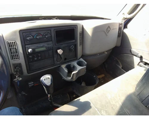 INTERNATIONAL 4400 CAB