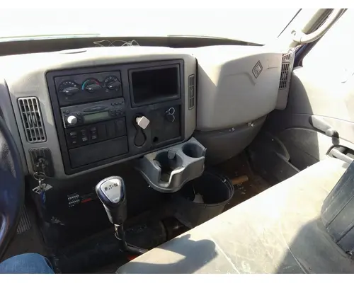 INTERNATIONAL 4400 CAB