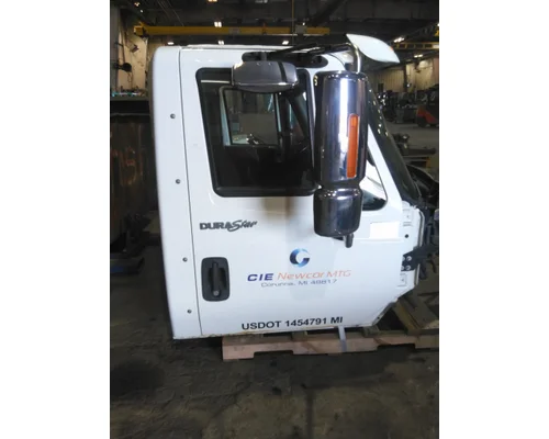 INTERNATIONAL 4400 CAB