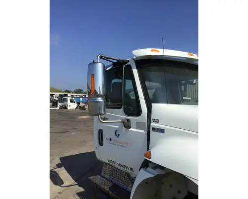 INTERNATIONAL 4400 CAB