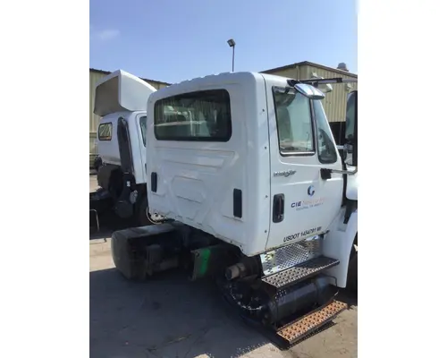 INTERNATIONAL 4400 CAB
