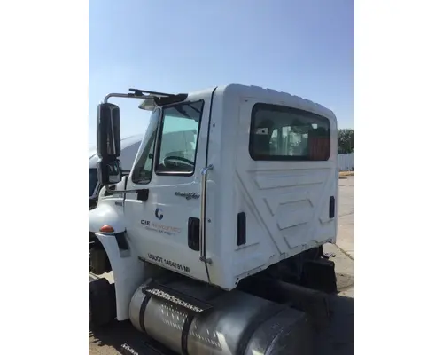 INTERNATIONAL 4400 CAB