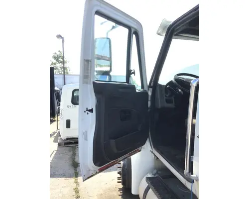 INTERNATIONAL 4400 CAB