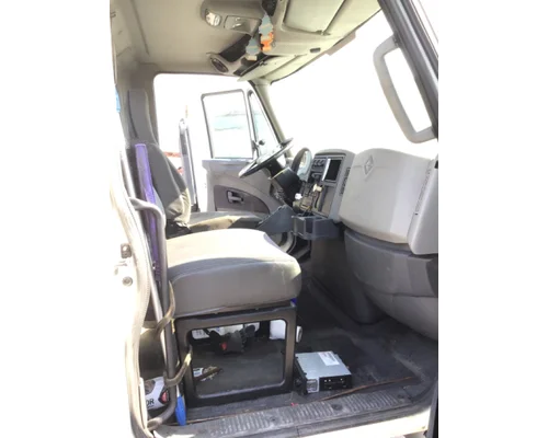 INTERNATIONAL 4400 CAB