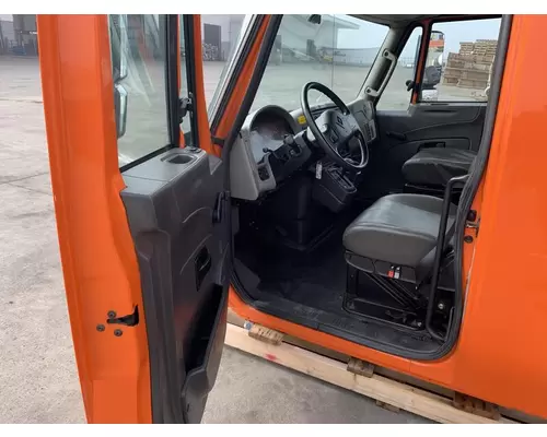 INTERNATIONAL 4400 Cab