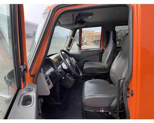 INTERNATIONAL 4400 Cab