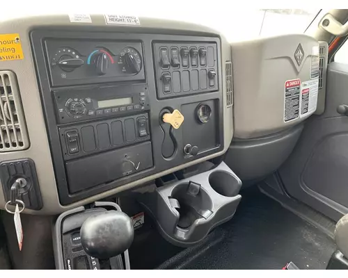 INTERNATIONAL 4400 Cab