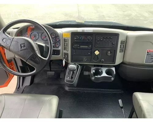 INTERNATIONAL 4400 Cab