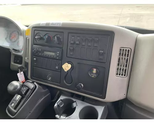 INTERNATIONAL 4400 Cab