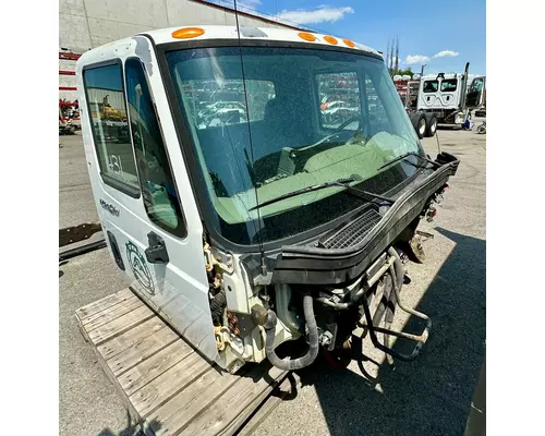 INTERNATIONAL 4400 Cab