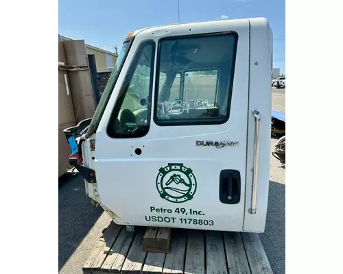 INTERNATIONAL 4400 Cab