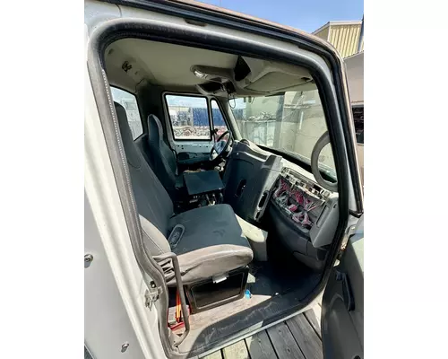 INTERNATIONAL 4400 Cab