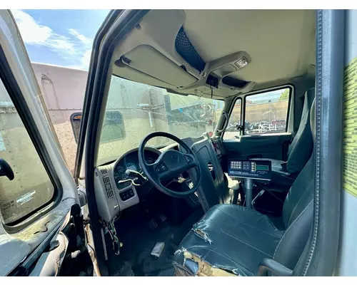INTERNATIONAL 4400 Cab