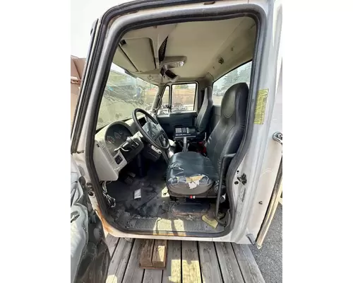 INTERNATIONAL 4400 Cab