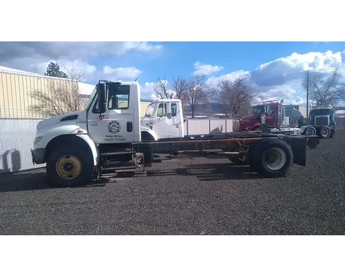 INTERNATIONAL 4400 Cab