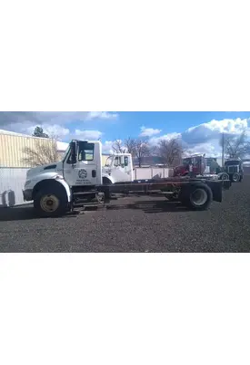 INTERNATIONAL 4400 Cab