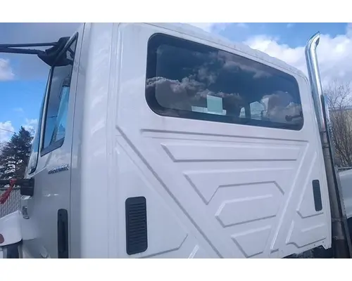 INTERNATIONAL 4400 Cab